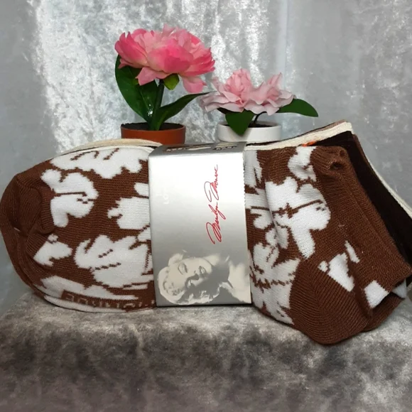 Marilyn Monroe 10 Pairs Pack Of Socks NWT - Picture 1 of 9